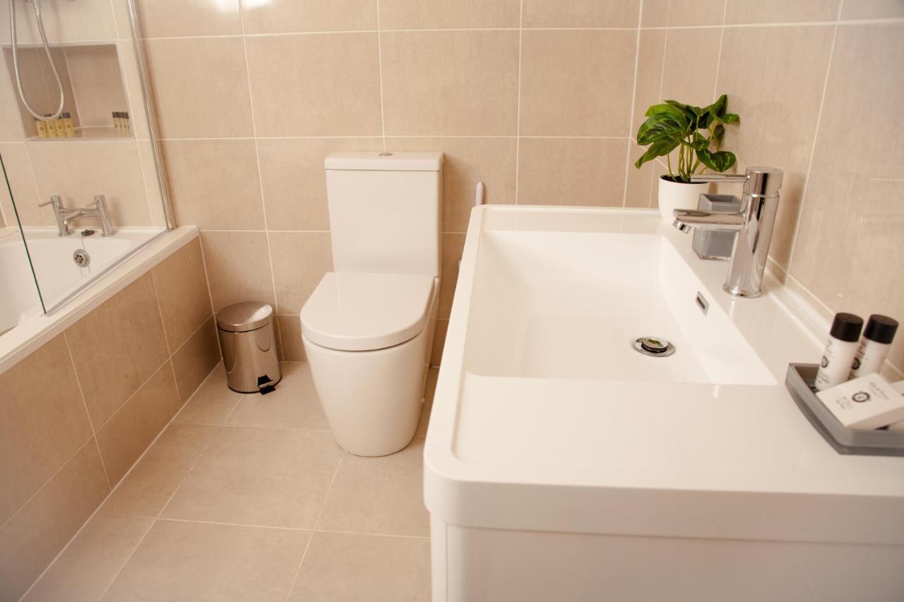 High Life Serviced Apartments - Old Town Свіндон Екстер'єр фото