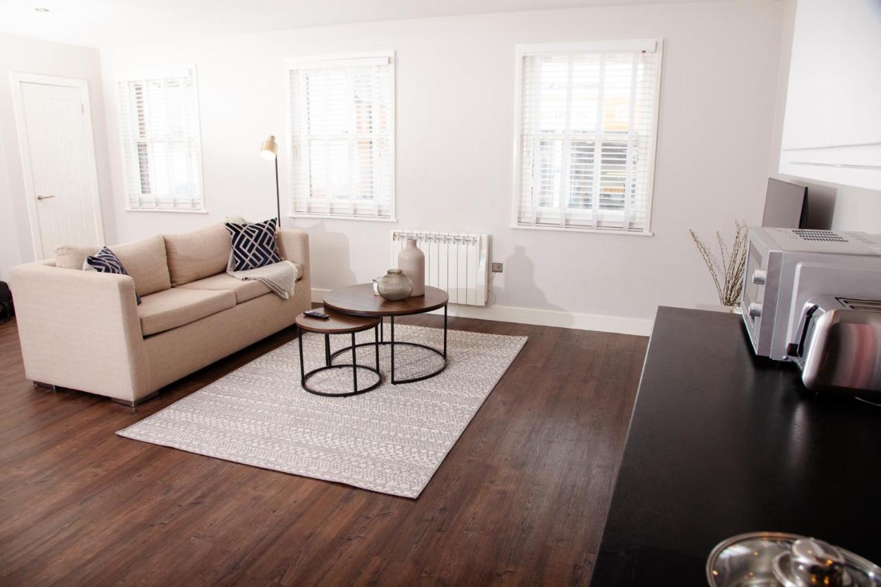 High Life Serviced Apartments - Old Town Свіндон Екстер'єр фото