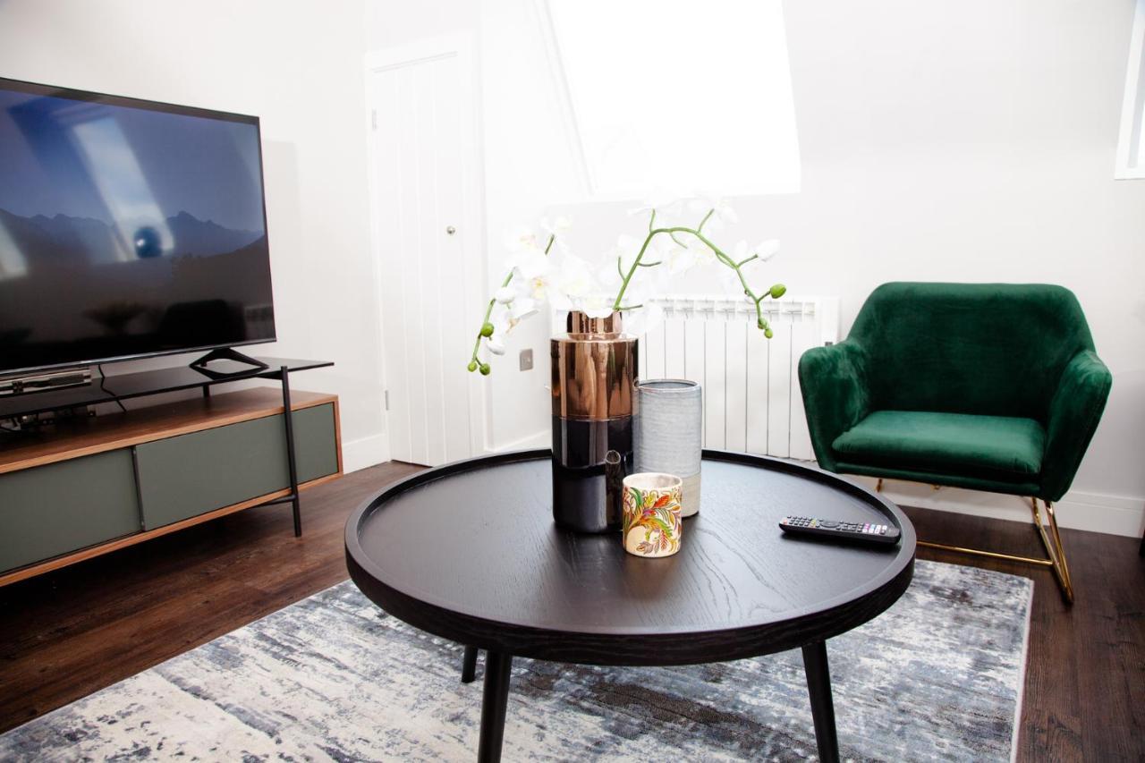 High Life Serviced Apartments - Old Town Свіндон Екстер'єр фото